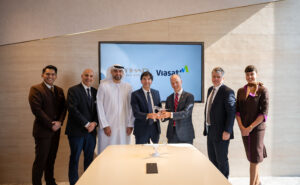 Viasat and Etihad executives celebrate their pact at the Dubai Airshow