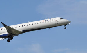 Delta CRJ900 in flight