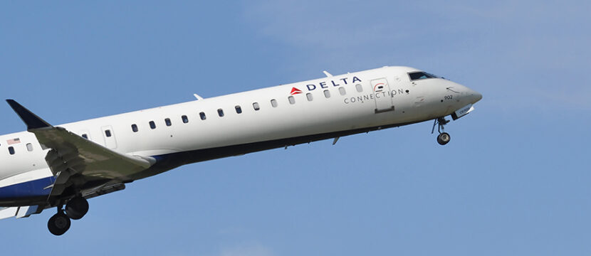 Delta CRJ900 in flight