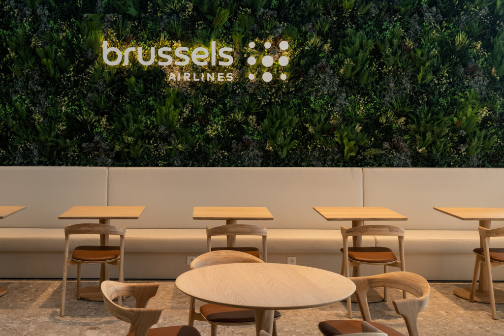 A wall of greenery in the Brussels Airlines Sunrise Lounge.