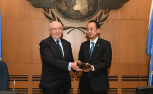 Council President Gavel Handover from Salvatore Sciacchitano to Toshiyuki Onuma.