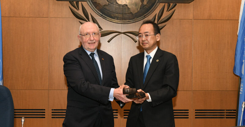 Council President Gavel Handover from Salvatore Sciacchitano to Toshiyuki Onuma.