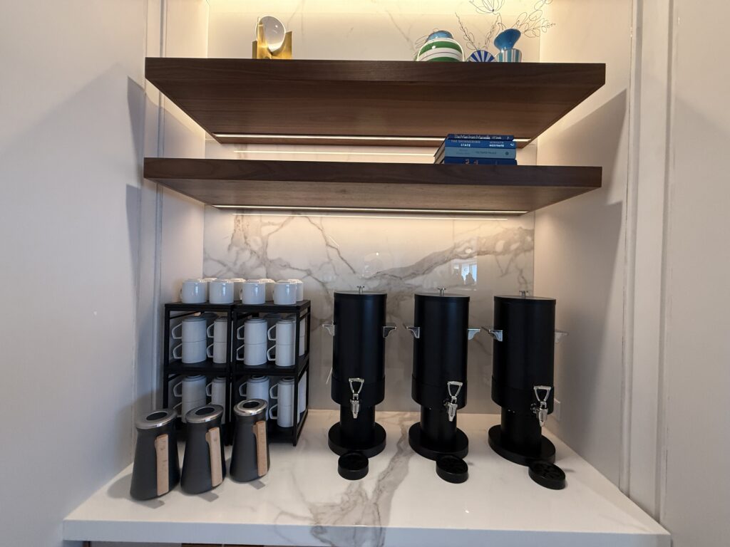 A coffee bar is situated in the lower level of the lounge.