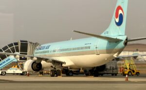 A Korean Air 737-900 ready for boarding.