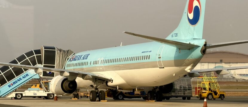 A Korean Air 737-900 ready for boarding.