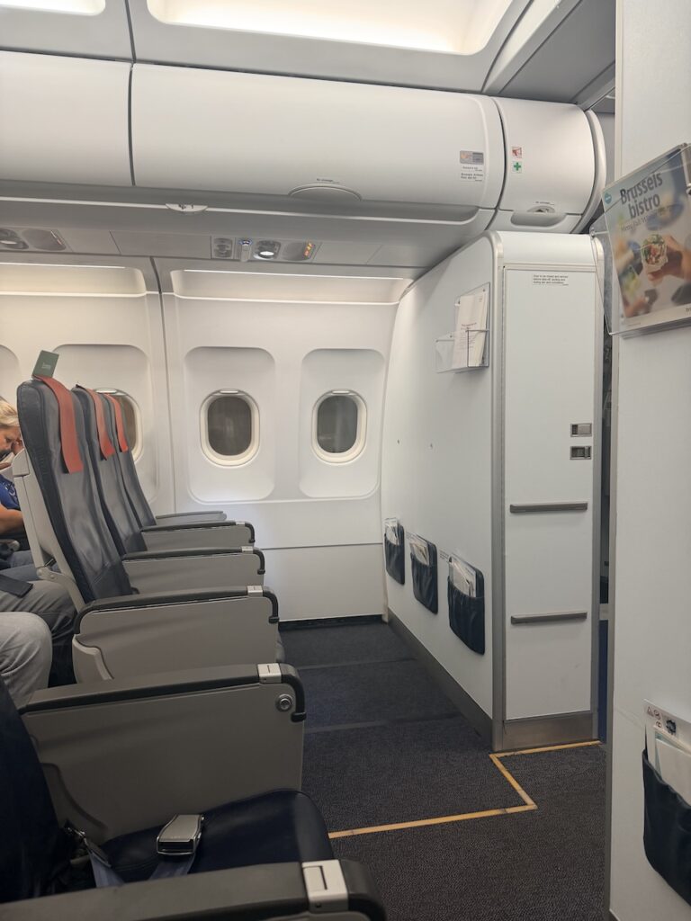 A side view of the front row of seats on Brussels' A320 shows decent legroom.