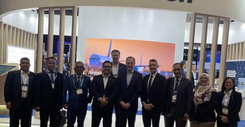 The Aireon and CAAM teams mark the new partnership at this week’s Airspace Asia Pacific.
