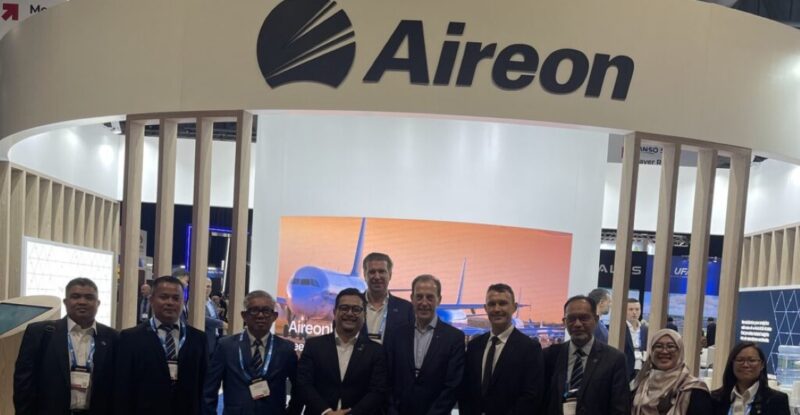 The Aireon and CAAM teams mark the new partnership at this week’s Airspace Asia Pacific.