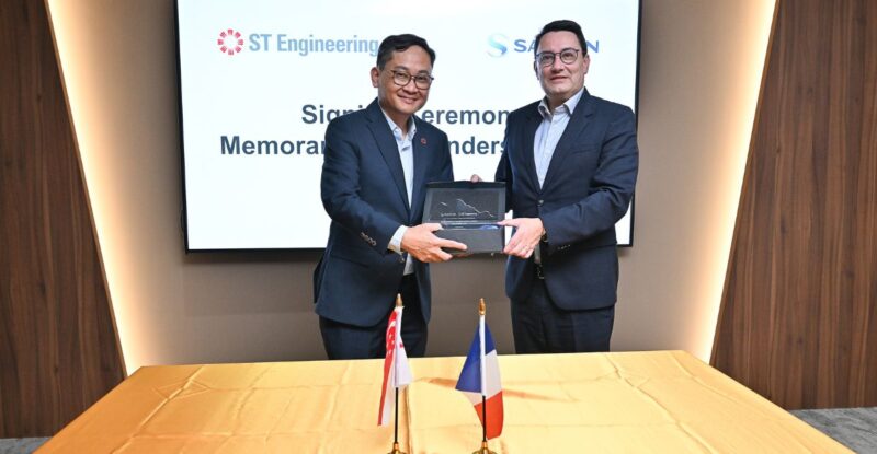 Mervyn Tan, President, Defence & Public Security, ST Engineering (left) and Alexandre Ziegler, Executive Vice President, GBU Defense, Safran Electronics & Defense (right) marking the completion of the MOU signing with the presentation of a commemorative plaque.