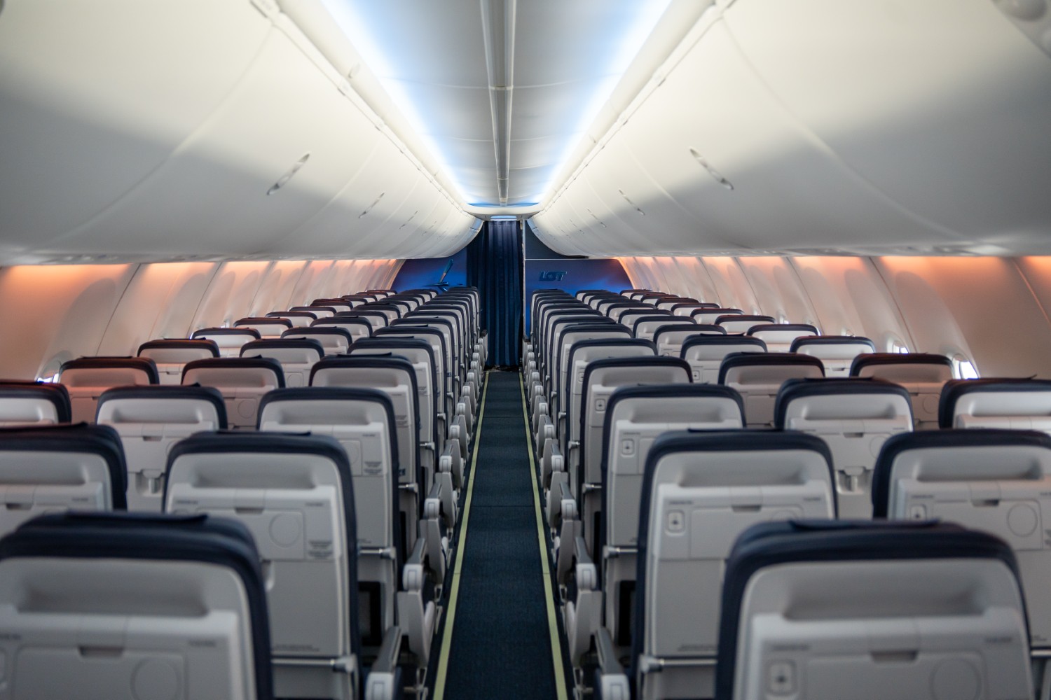 Press Release: LOT Polish Airlines unveils new 737 MAX 8 