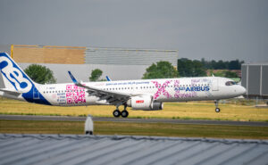 A321XLR taking off from the Paris Airshow.