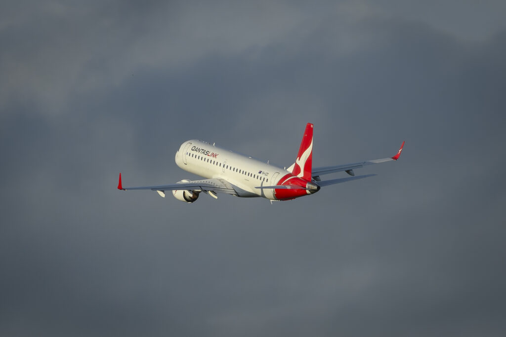 QantasLink E190 in flight.