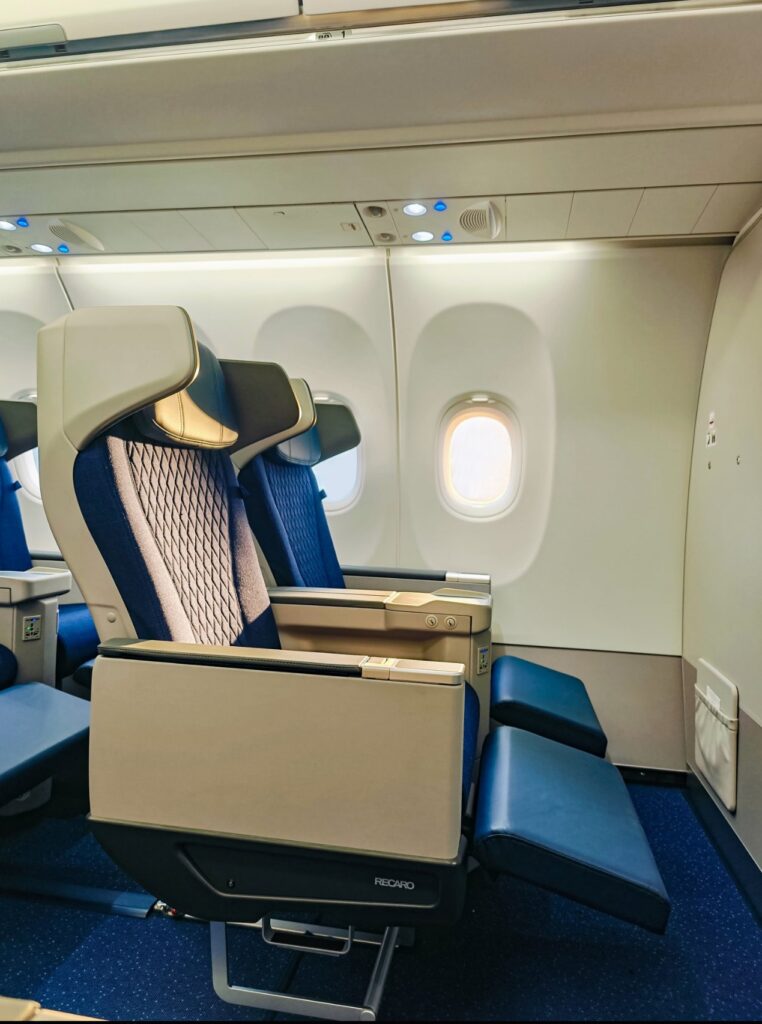 Winged privacy on the R5 recliners up front.