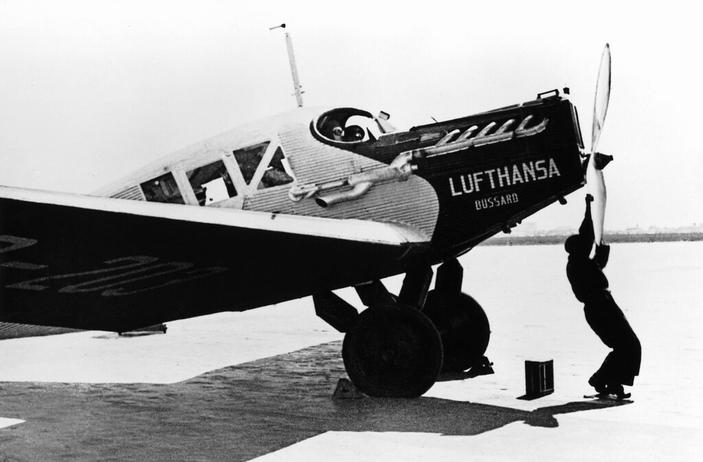 An old vintage image of a Lufthansa aircraft.