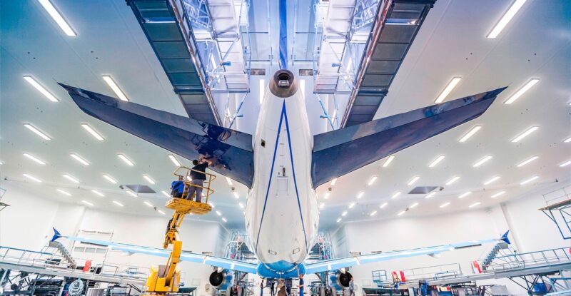 Satys painting hangar. A large aircraft is currently being painted in this image.