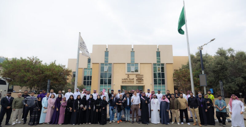 flyadeal staffers celebrate the carrier's eight birthday in 2025