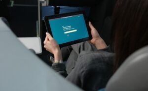 A passenger on Aer Lingus uses the Starlink inflight Wi-Fi on their tablet