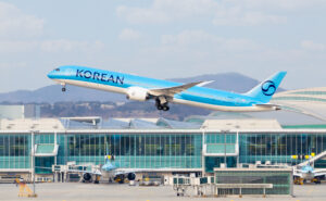 Korean Air Boeing 787-10 taking off