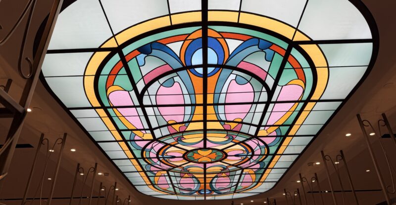 A beautiful stained-glass lighting panel in The View lounge at Brussels Airport.