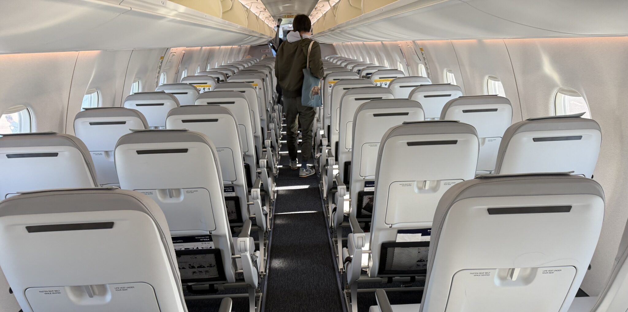 Flying Finnair on its refreshed E190: spotless cabin, few amenities