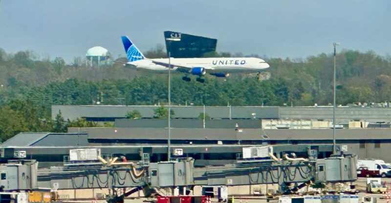 United jet landing at Dulles. Iridium plans to give the world's airlines something to chew on when it releases its Certus 100 safety satcom to power safety services for a low cost point.