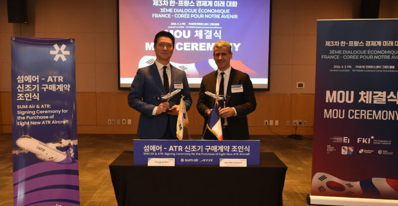 SUM Air Orders Up to Eight ATR 72-600s; execs from both firms celebrate the agreement