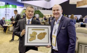Tao Zhu, Chairman of Hainan Airlines, meeting with Keith Anderson, CEO of Thompson Aero Seating