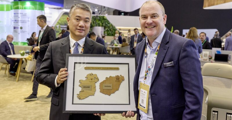 Tao Zhu, Chairman of Hainan Airlines, meeting with Keith Anderson, CEO of Thompson Aero Seating