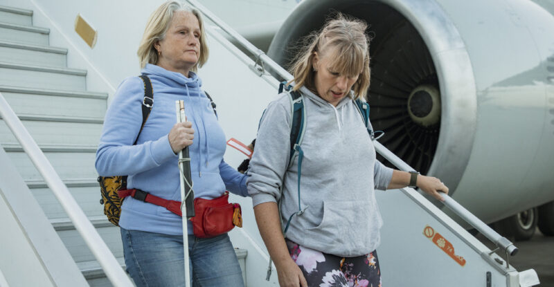 Blind passenger disembarks the plane