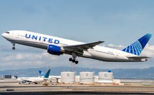 United Airlines Boeing 777-200 taking off with newly installed Starlink.