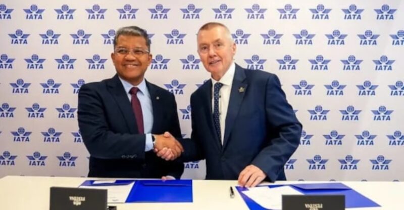Left to right is Captain Nasaruddin A. Bakar, President and Group Chief Executive Officer of Malaysia Aviation Group (MAG); Willie Walsh, Director General, IATA