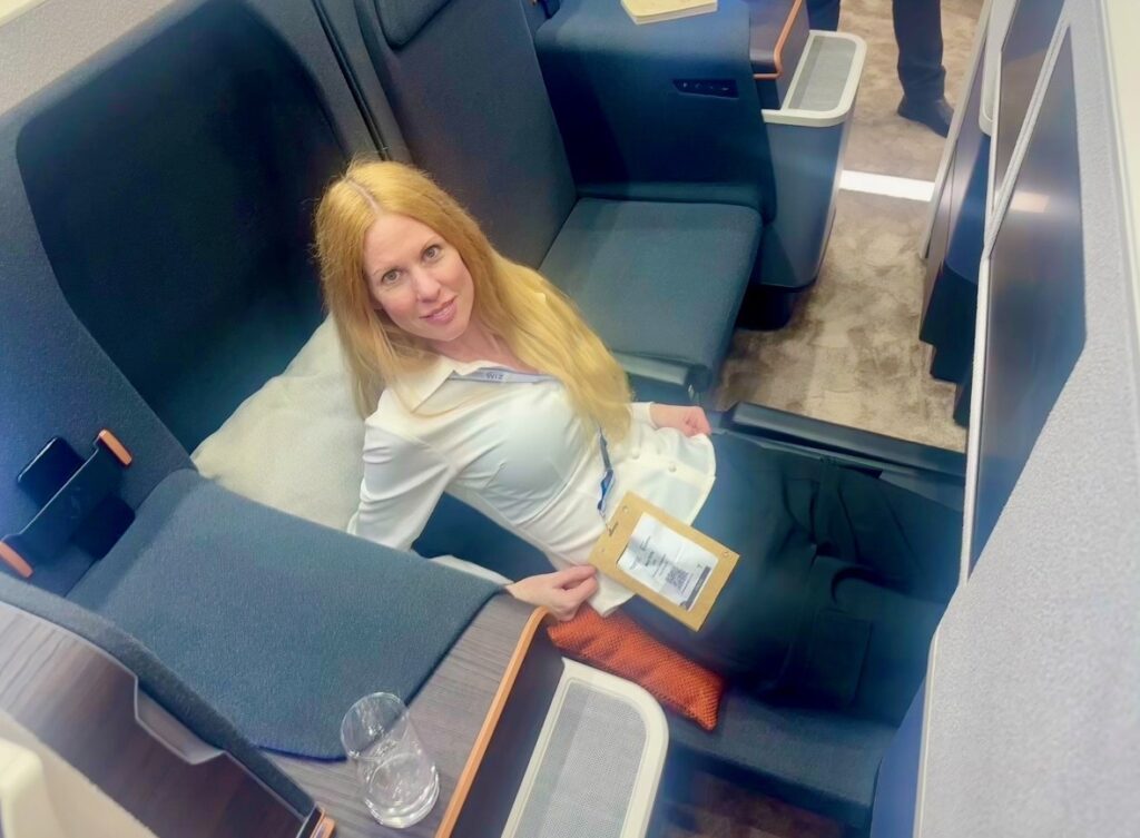Mary Kirby in Rendez-Vous.