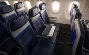 United Airlines Economy Plus seats on its new Airbus A321XLR. The middle seat features a table for both the aisle and the window passengers. It will not be sold.