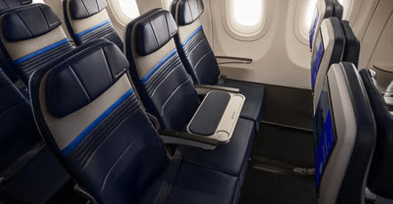 United Airlines Economy Plus seats on its new Airbus A321XLR. The middle seat features a table for both the aisle and the window passengers. It will not be sold.