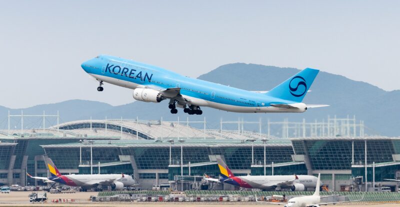 Korean Air Boeing 747 in flight