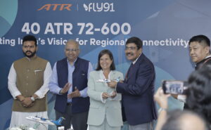 ATR and FLY91 executives celebrate the new aircraft order
