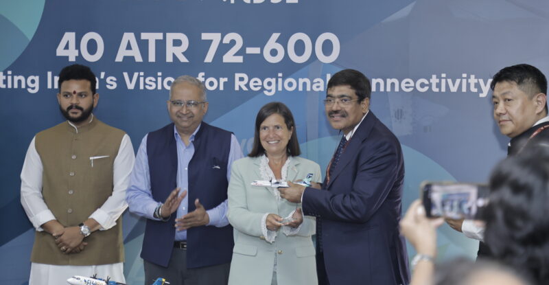ATR and FLY91 executives celebrate the new aircraft order