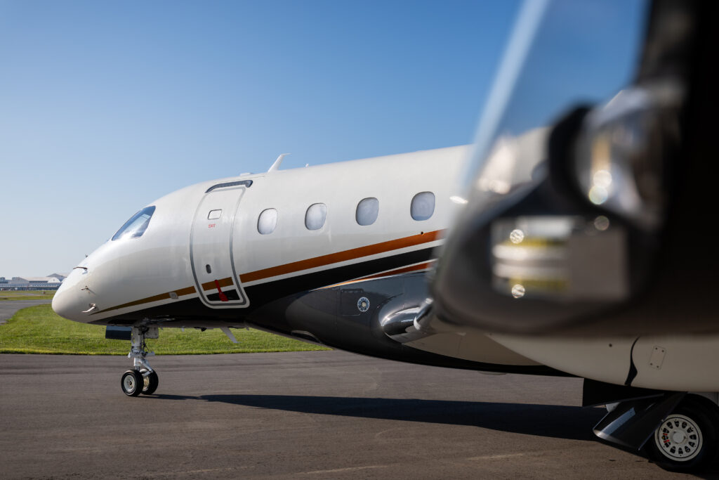 Flexjet Praetor 600E in white, red and navy livery