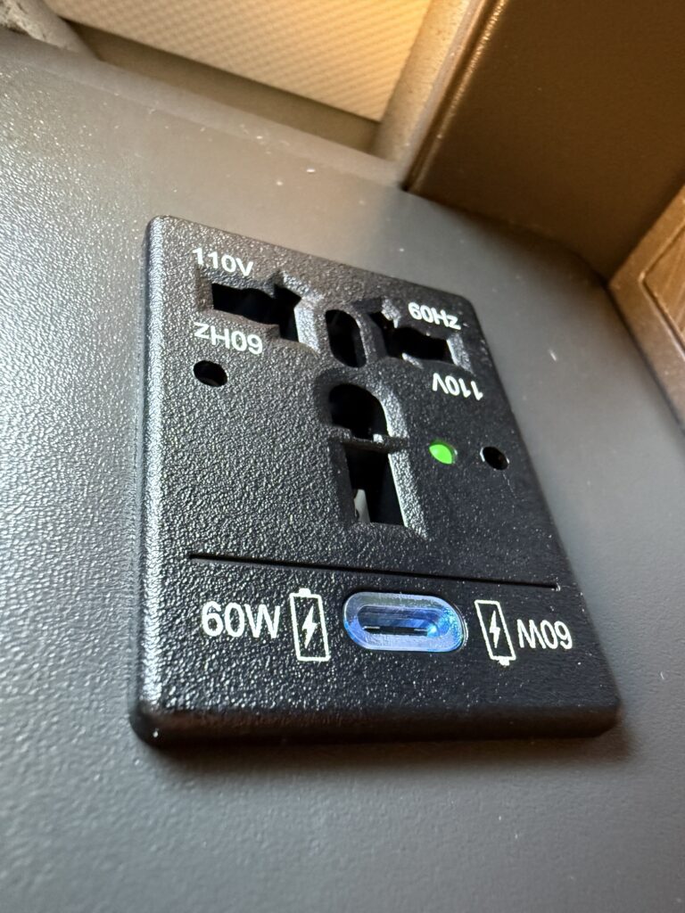 Power port on AA 77W 