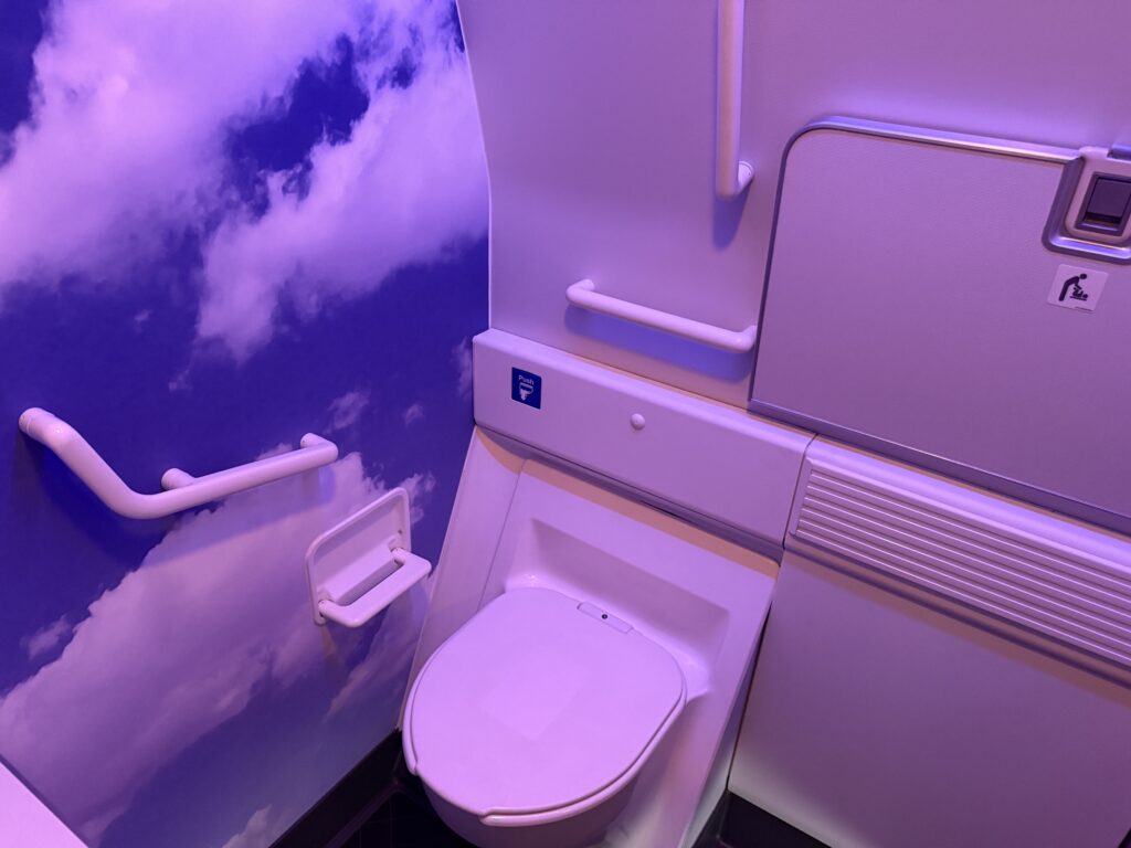 Lav on AA 77W with cloud paper