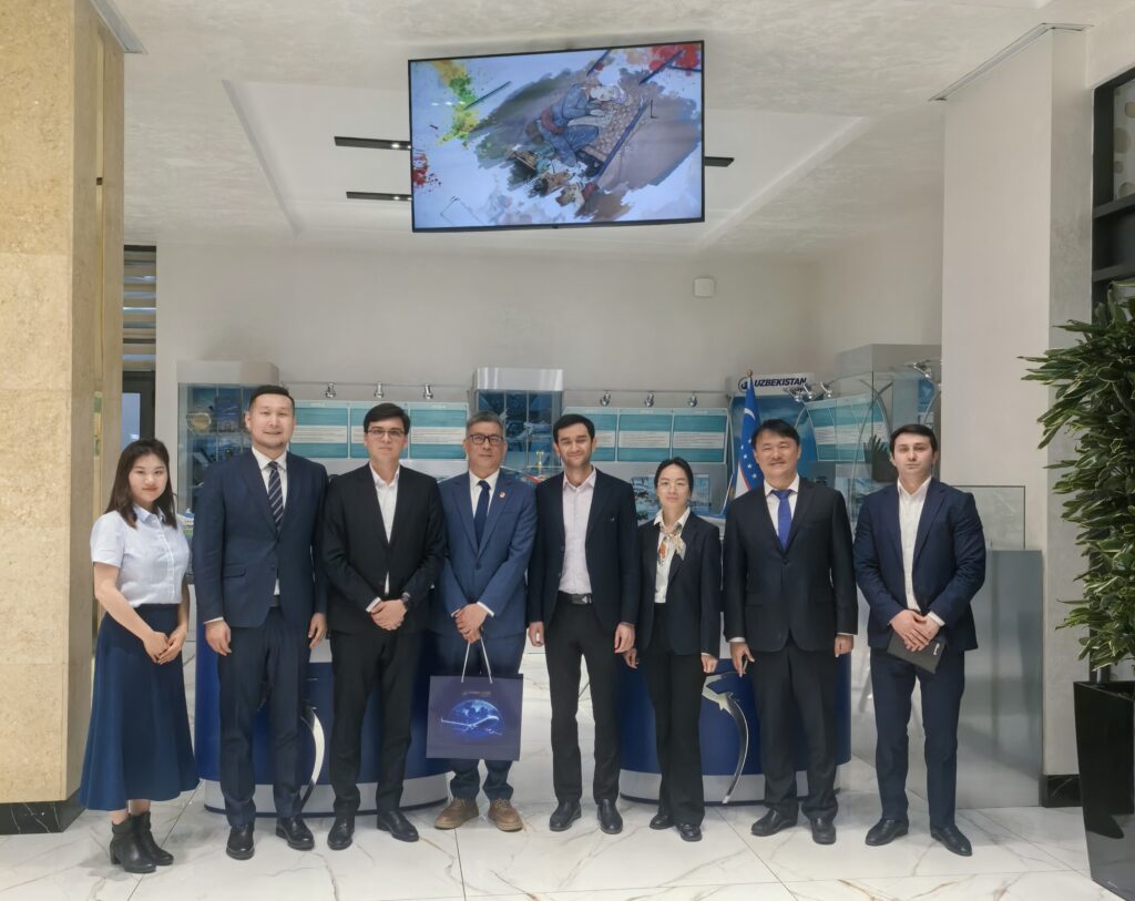 Uzbekistan Airways and Jiatai executives celebrate the new seat deal.
