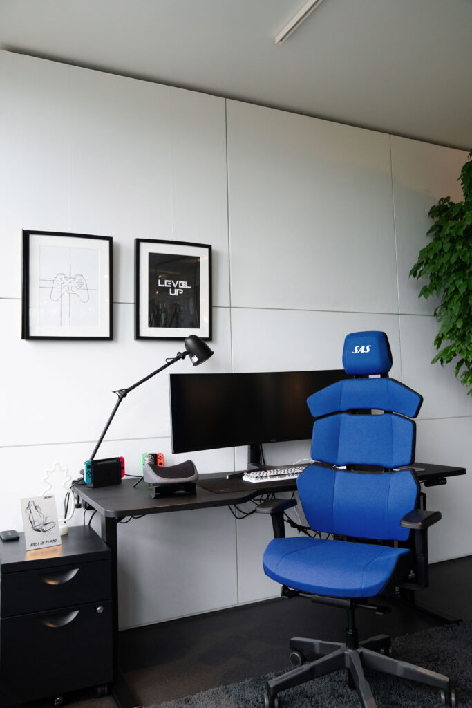 SAS Recaro NXT gaming chair in an office.