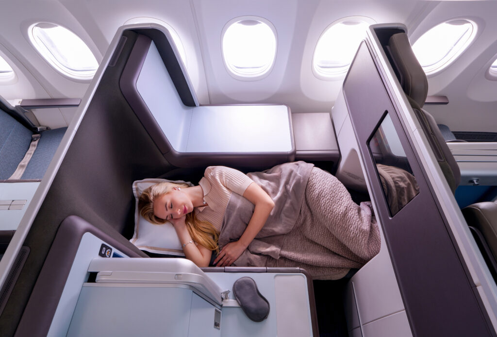 A female passenger rests on the flydubai lie-flat business class seat