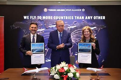 Boeing and Turkish Airlines execs celebrate new Boeing 737 MAX order