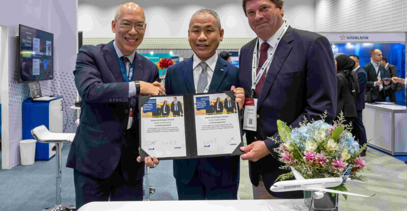 Airbus and All Nippon Airways at the signing of the flight training agreement during the Asia Pacific Aviation Training Summit (APATS).