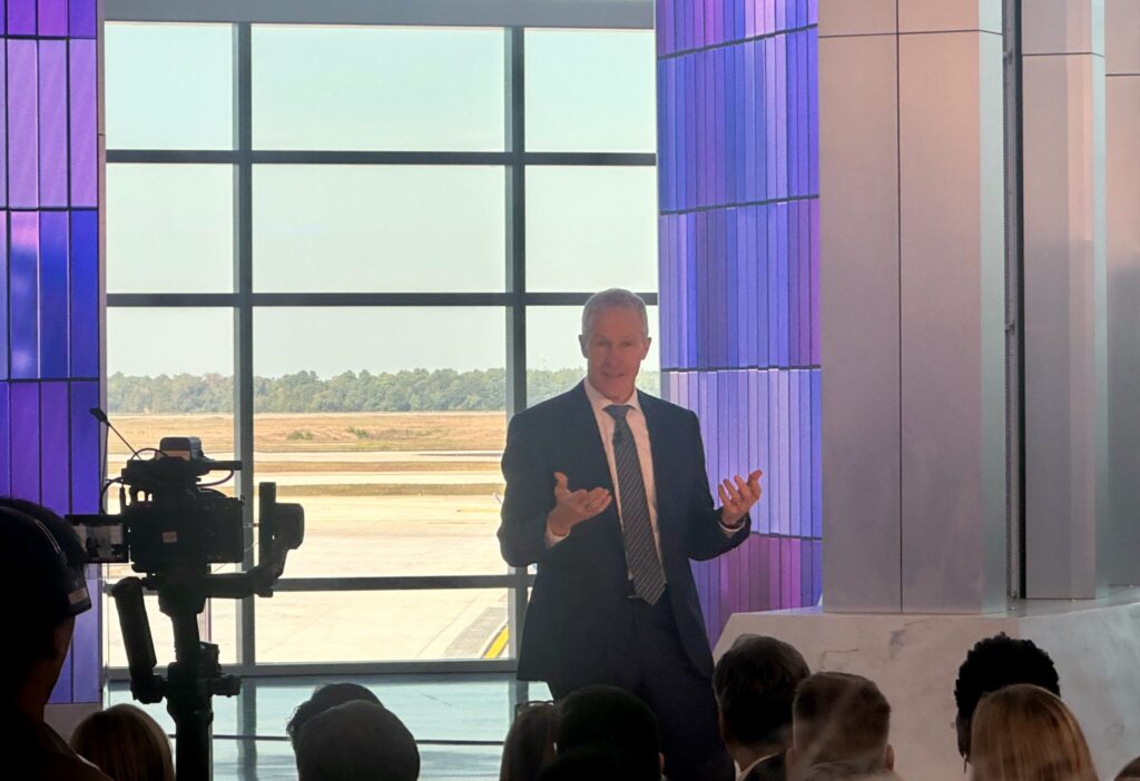 Scott Kirby discusses the new IAH facility and the mammoth new United Club, and what it means to the carrier and passengers