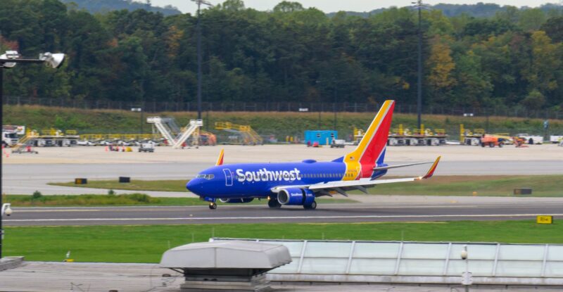 Southwest 737 on RWY 10 28 at BWI