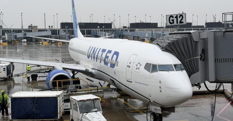 United Airlines 737-800 parked at O'Hare