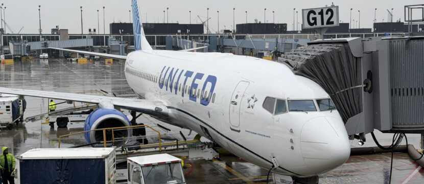 United Airlines 737-800 parked at O'Hare